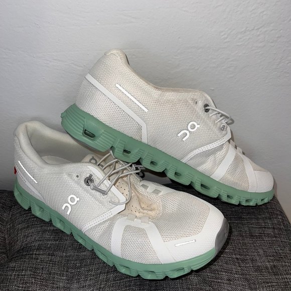 OnCloud5 with no tie laces - Picture 1 of 2